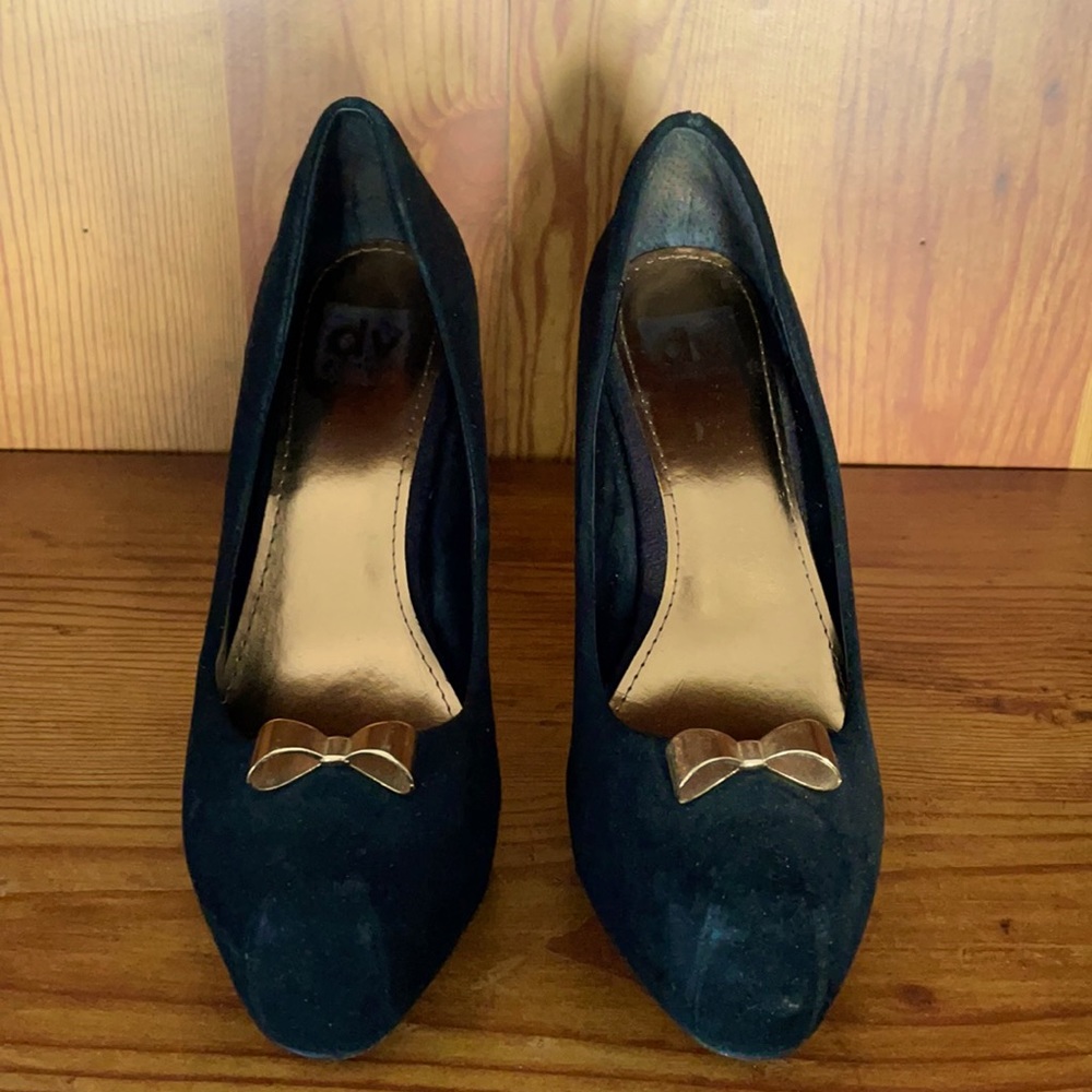Black suede Dolce Vita pumps